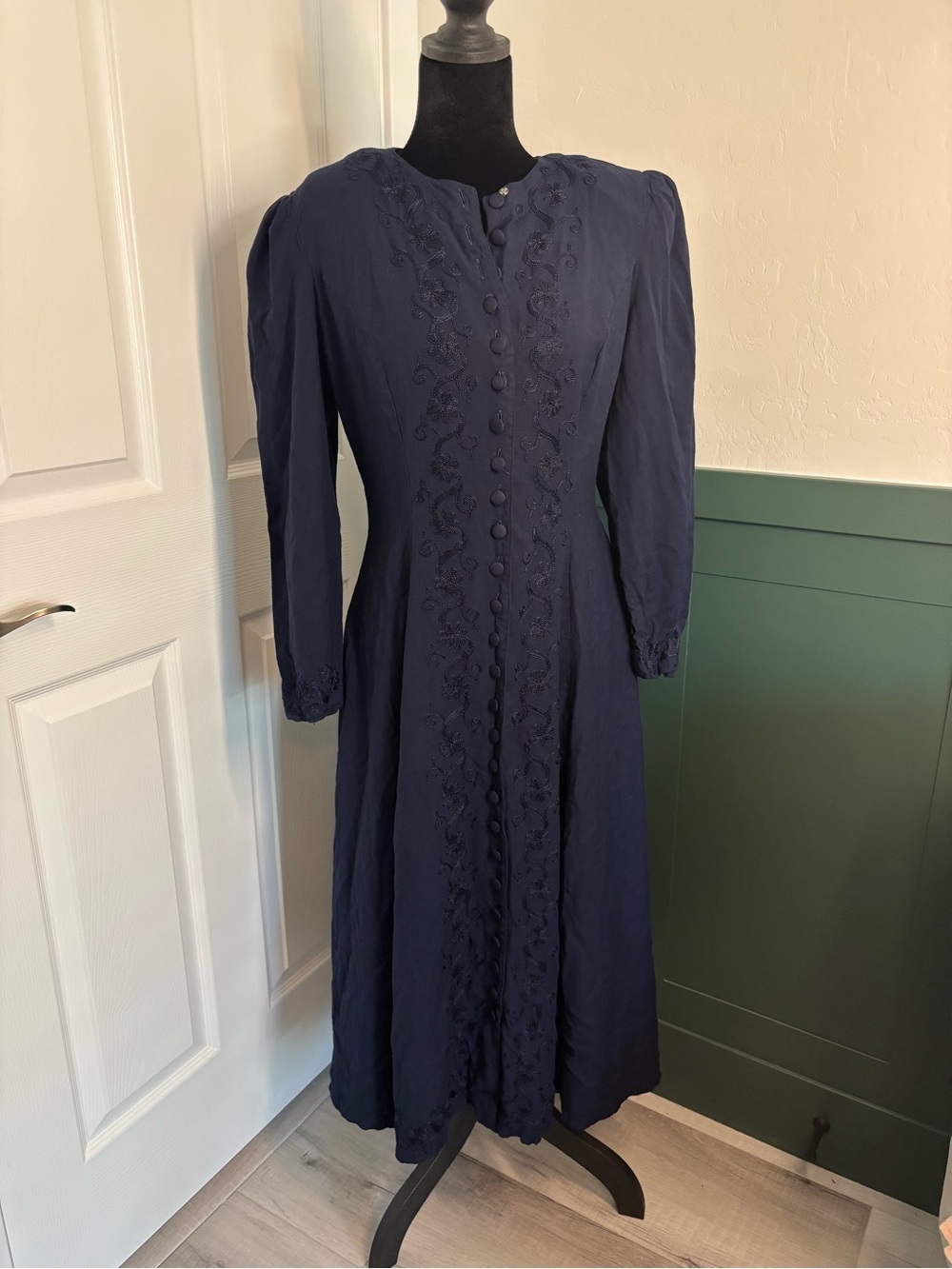 Vintage Sarah Elizabeth Dress 8 Navy Embroidered Rayon Prairie Cottagecore Midi